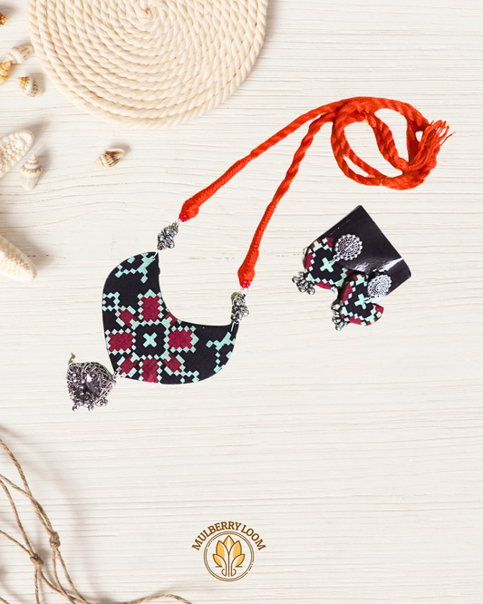 Nira Black and Maroon Handcrafted Jewelery Set